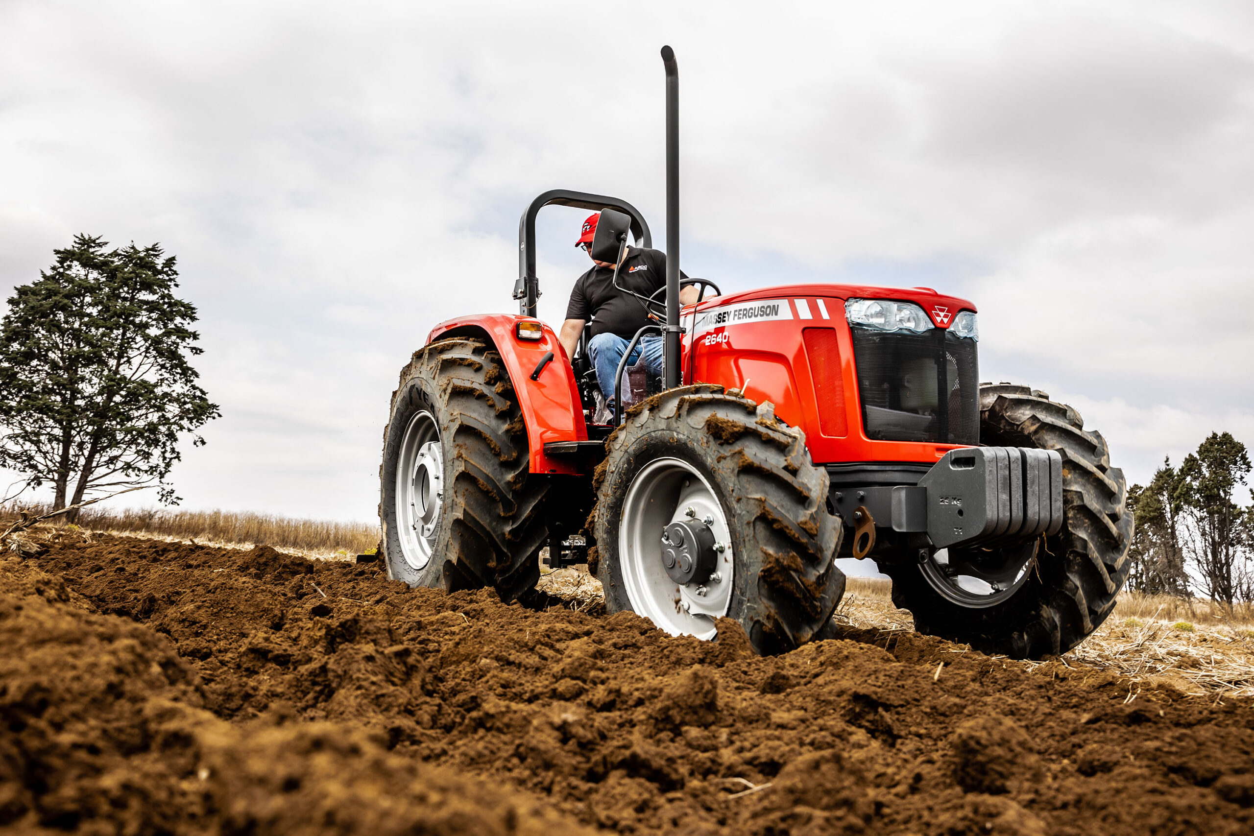 MF 2640 ploughing.