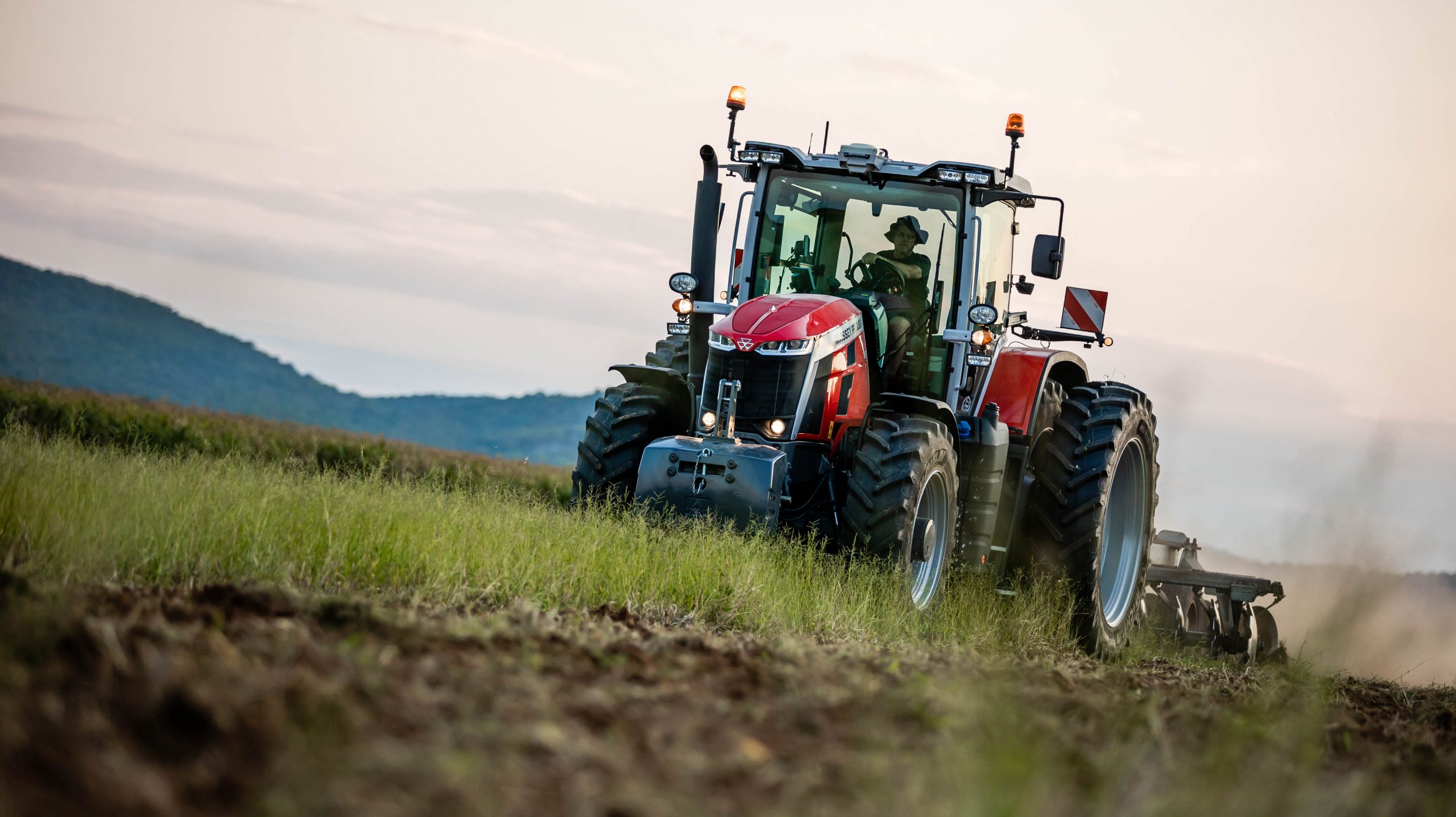 The MF 7S is a tractor ahead of its time that excels in comfort, connectivity, ease of use, power efficiency 