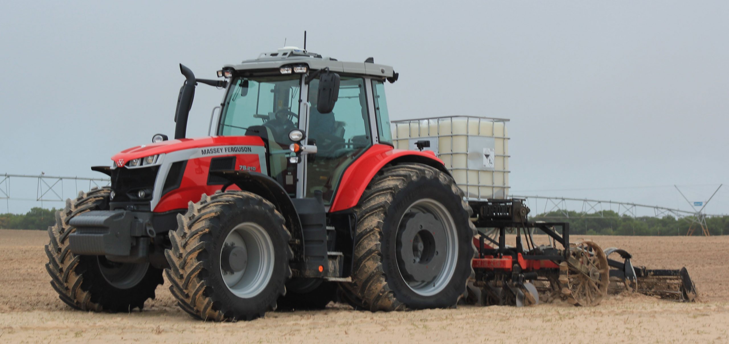 These tractors feature an open centre 17 litres/min hydraulic system and a 540 rpm PTO