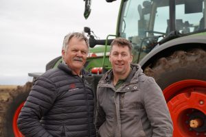 Heindrich Eggers en Lutz Beneke,boere van Dalton-omgewing by Dalton se boeredag by die Fendt Vario 724.
