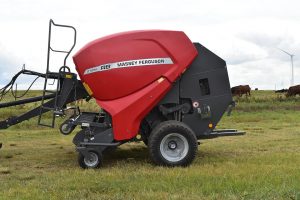 Die Massey Ferguson MF 2125F wat 73 344 bale gemaak het by Du Pisanie Boerdery.