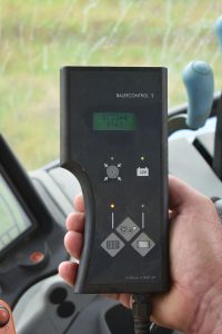 Die bewys vasgevang op die baler se beheerskerm: 73 344 bale gemaak met die Massey Ferguson MF 2125F.